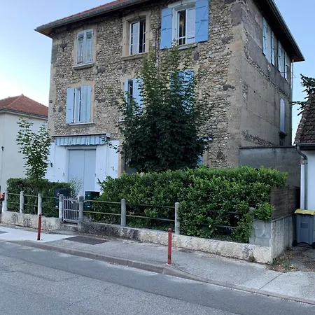 Le Petit Chara Apartament *
